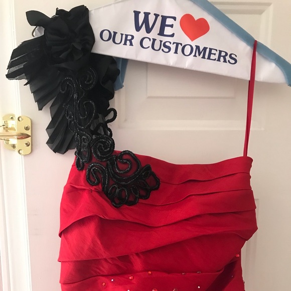 Prom dress - Picture 1 of 5